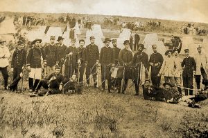 Foto antiga dos combatentes do Cerco da Lapa, 1894.